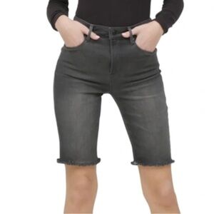 NWOT GOOD AMERICAN Good Raw Hem Bermuda Denim Shorts In Black219 Size 6/28